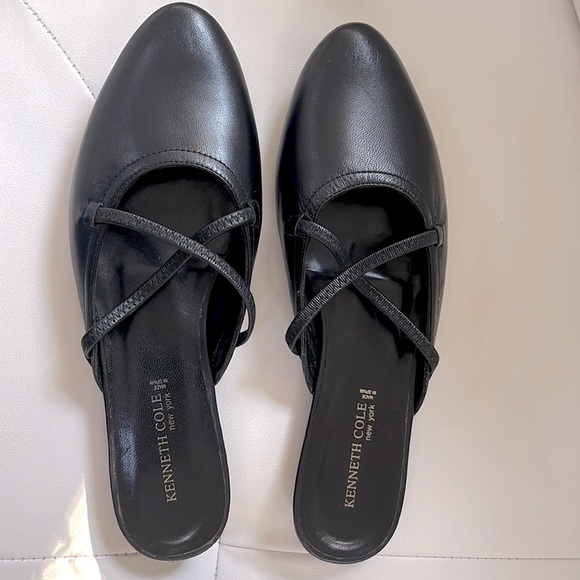 Kenneth Cole Shoes - Kenneth Cole Women’s Black Leather Flat Strappy Mules, size 6.5M, NEW